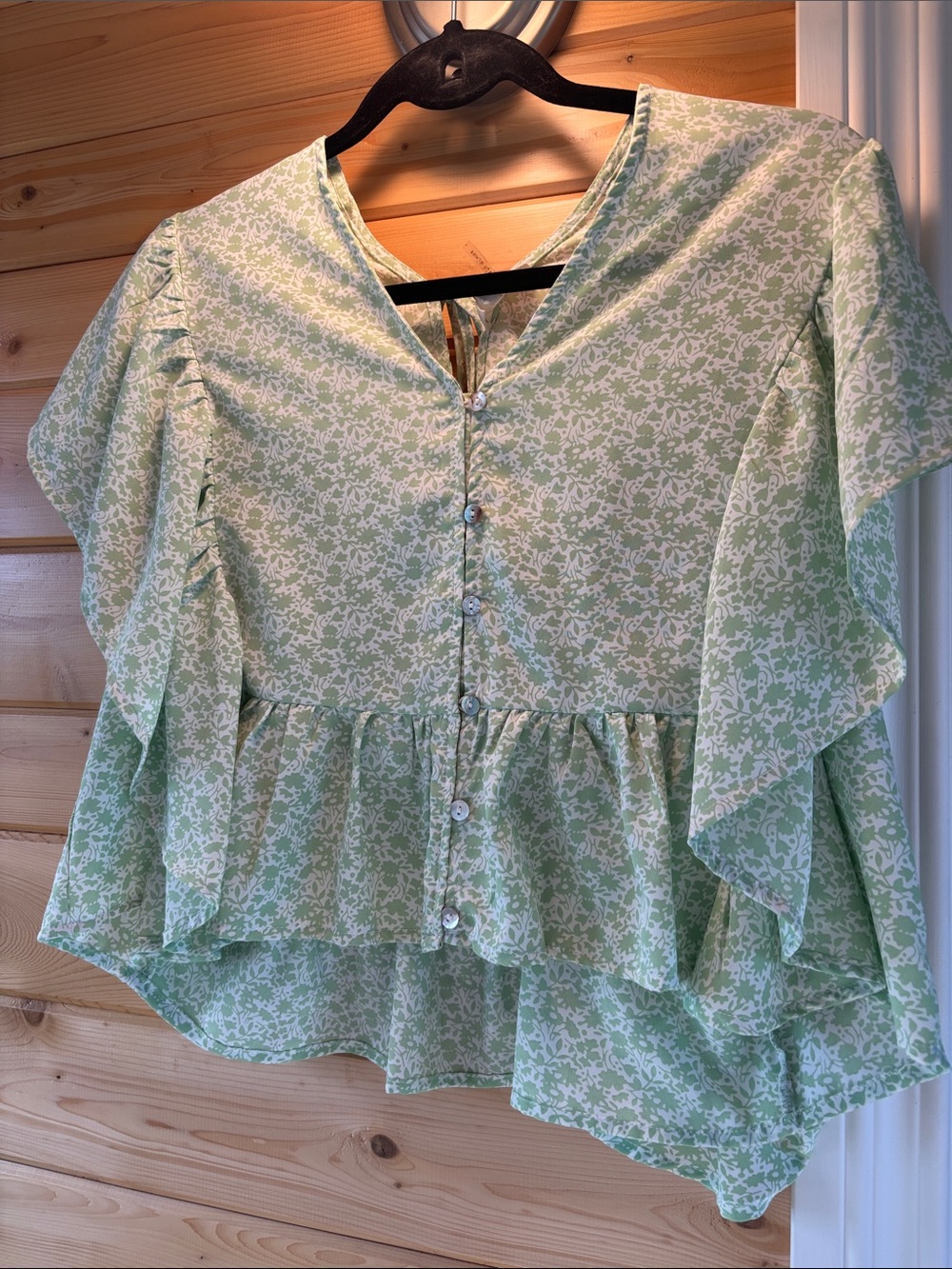 Entro Light Green Floral Button-Front Women’s Blouse